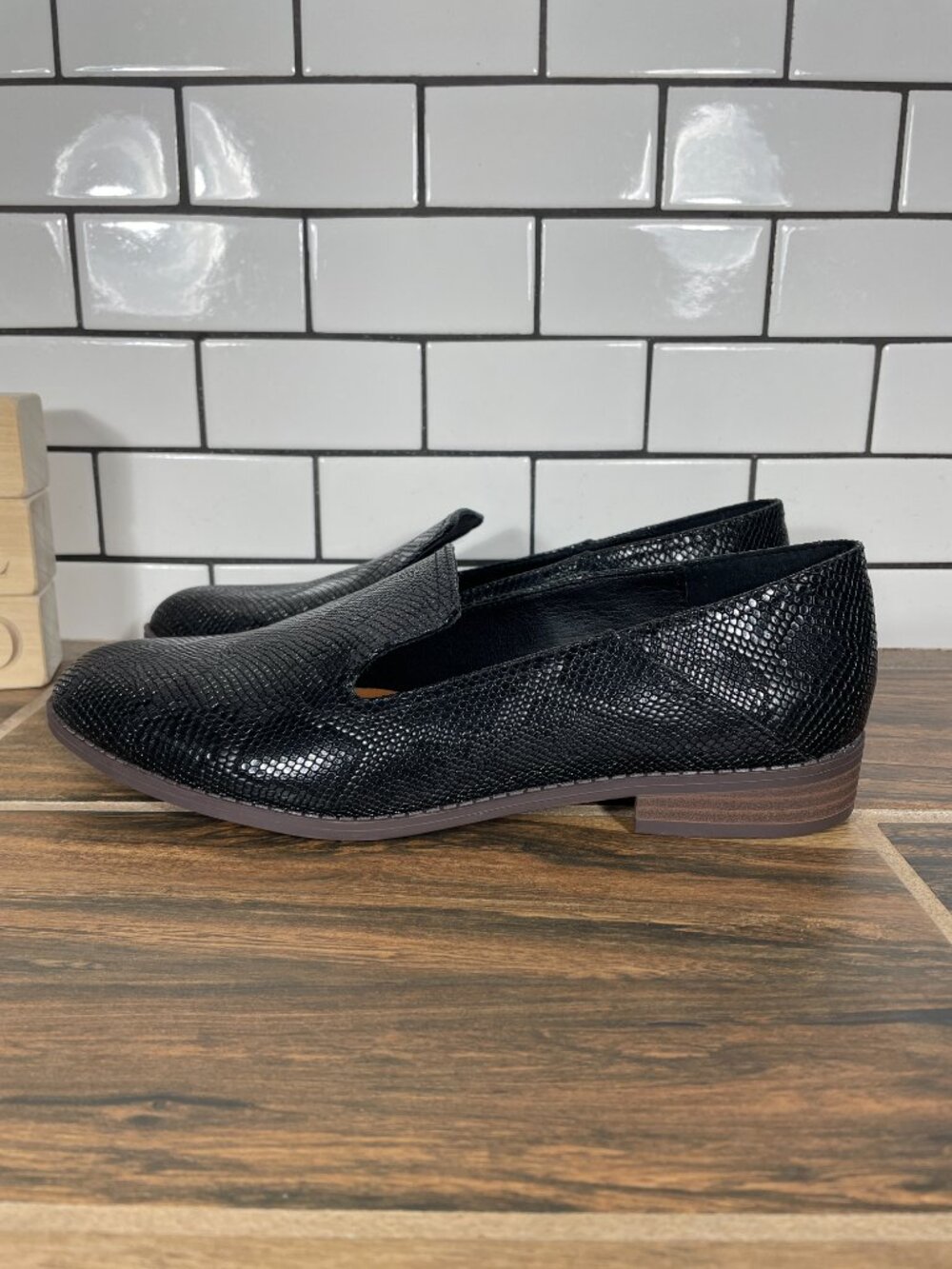 Lucky Brand Elafina Shoes Womens Sz 8.5 Black Snake Print Embossed Leather Flat